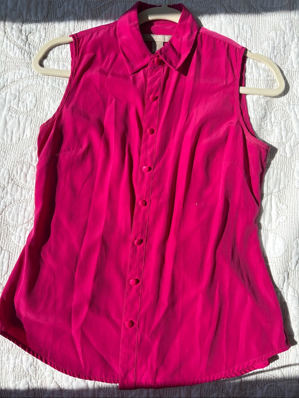 Banana Republic Sleeveless Button-Down Top in Hot Pink